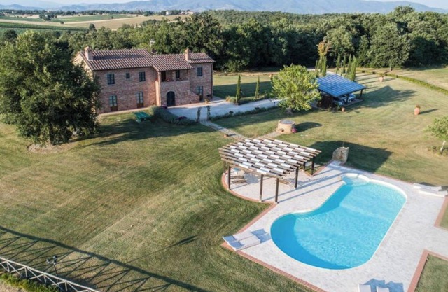 Villa 'Boschi Salviati' with Private Pool, Whirpool, Wi-Fi and Air Conditioning