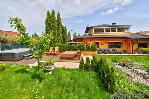 Villa Boyana City & Relax with Hot Jacuzzi and Sauna by BookVillaBG