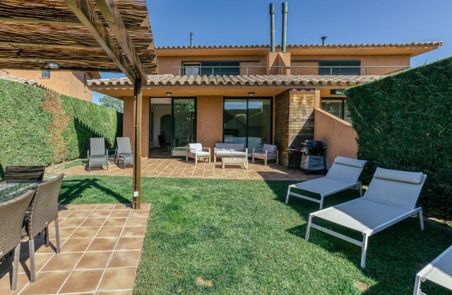 Villa Brenda Torremirona Resort