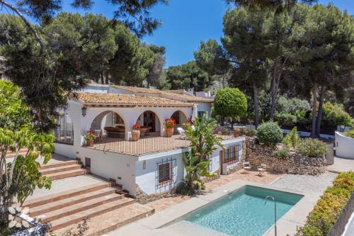 Villa Buenos Aires by Abahana Villas