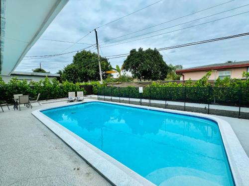 Villa By Las Olas With Private Pool & Lush Garden