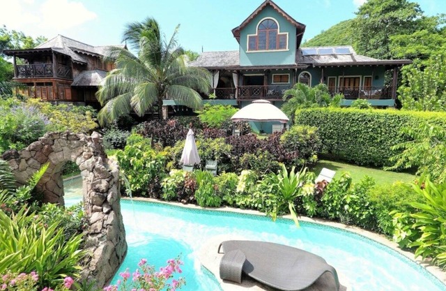 Villa C est La Vie 5BR in Trouya by Personal Villas - Stunning Hideaway