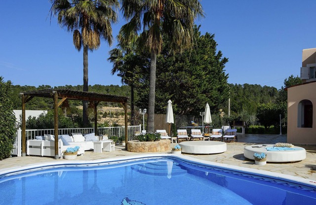 VILLA CAS PUIG Two houses in 1 ! with 2 full kitchen, air conditioned in all the rooms!