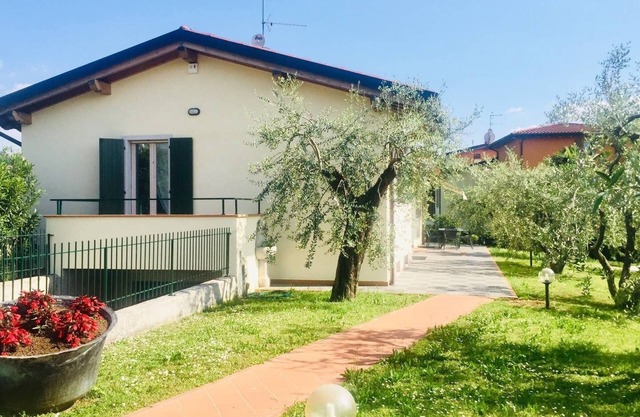 Villa "Cà Olea" 140 mq in the countryside only 100 mtr from the lake shore