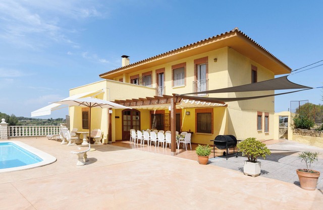 Villa "Cal Vimon" with Private Pool, Private Terraces & Wi-Fi