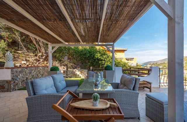 Villa Camelia panoramic villa facing the sea