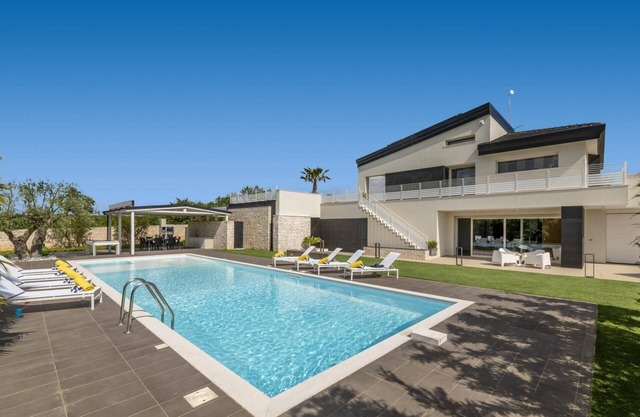 Villa Campanella by Villa Plus