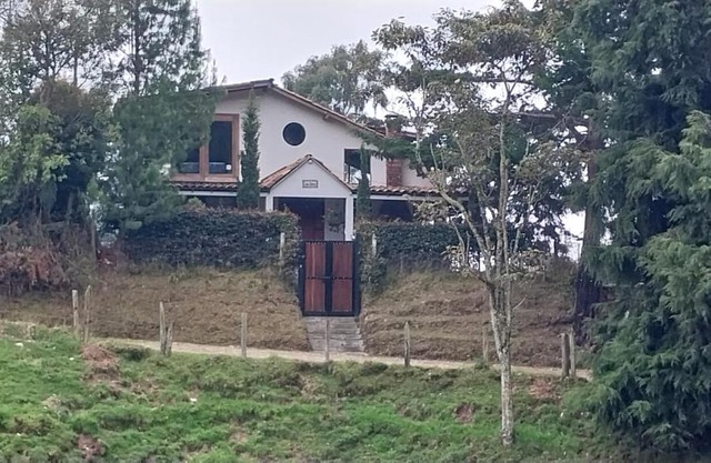Villa campestre, casa blanca