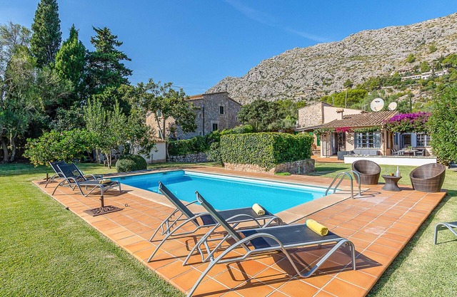 Villa Can Llobera - Three Bedroom Villa, Sleeps 6
