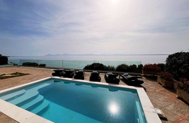 Villa Can Torrens seafront house in Alcudia