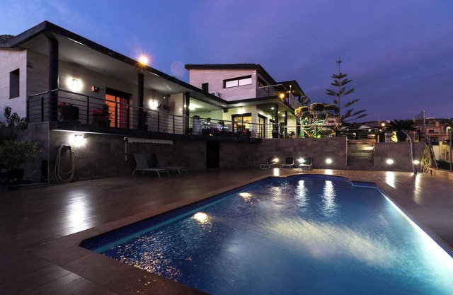 Villa CanLux, Piscina, Vistas, BBQ, 5min playa