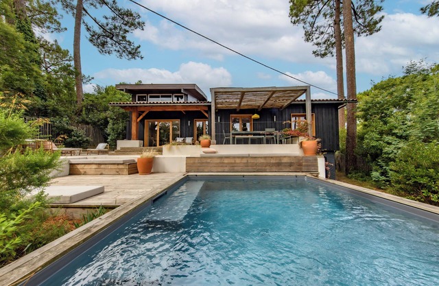 Villa 'Cap-Ferret, Vue Bassin-pinède' with Shared Terrace, Private Garden and Wi-Fi