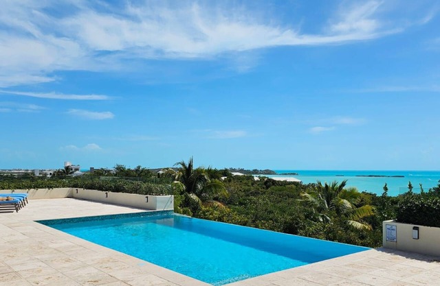 Villa Caretta 3 Bedrooms with Stunning Ocean Views
