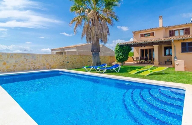 Villa 'Carles' with Mountain View, Private Pool and Wi-Fi