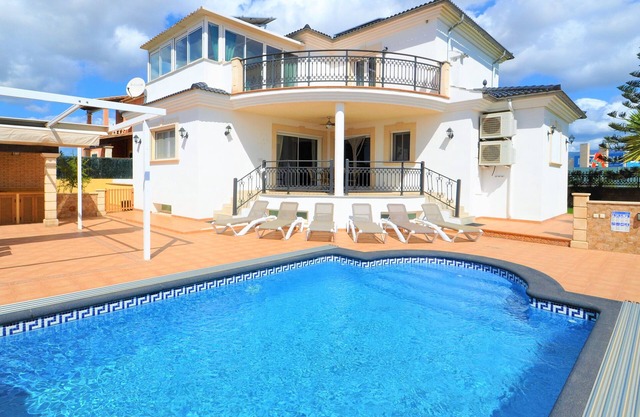 Villa 'Carmela' with Private Pool, Wi-Fi and Air Conditioning
