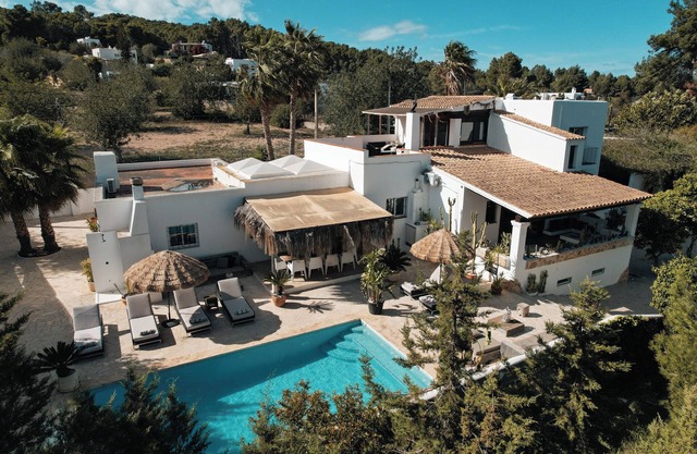 Villa 'Carol' with Private Pool, Wi-Fi and Air Conditioning