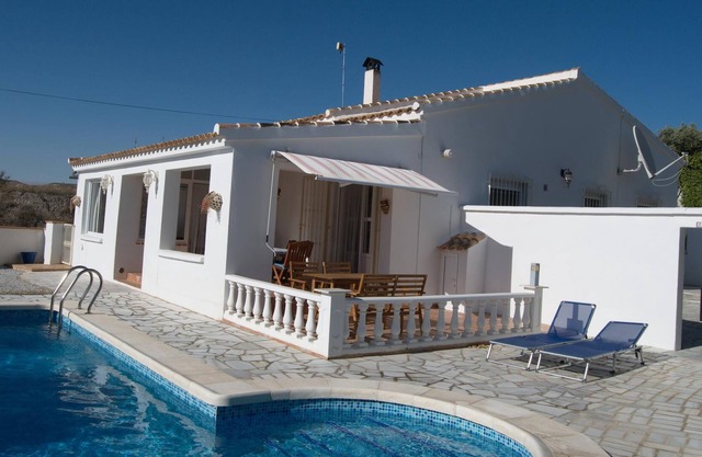 Villa "Casa Aleja" with Mountain View, Pool, A/C & Wi-Fi
