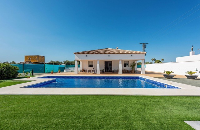 Villa "Casa Brisa del Valle" with Private Pool, Covered Terrace & Wi-Fi