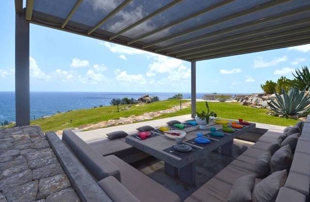 Villa CASA DEL MAR - 2 Pools & The Best Location!