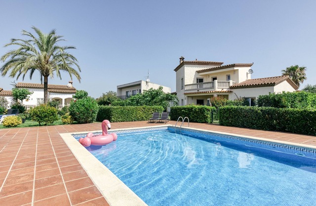 Villa 'Casa Flores' with Mountain View, Shared Pool and Wi-Fi