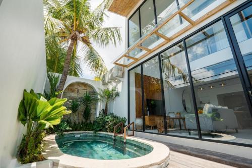 Villa Casa Goya - Lofty Pool Villa Near The Beach in Vibrant Legian