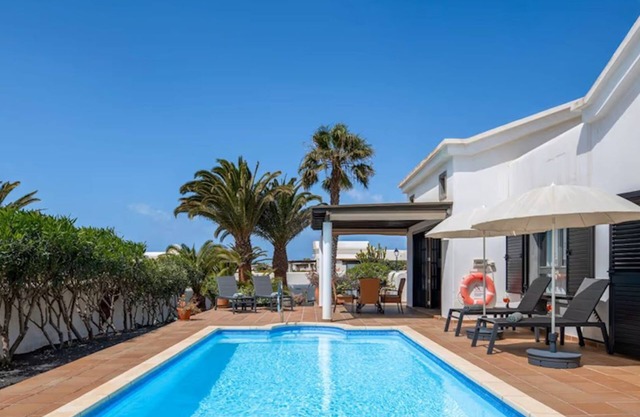 Villa Casa Karoline: With a sunny terrace, heated pool, comfort, and privacy