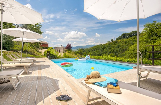 Villa Casa Rossa with private pool between Le Marche/Umbria near Frasassi Cave