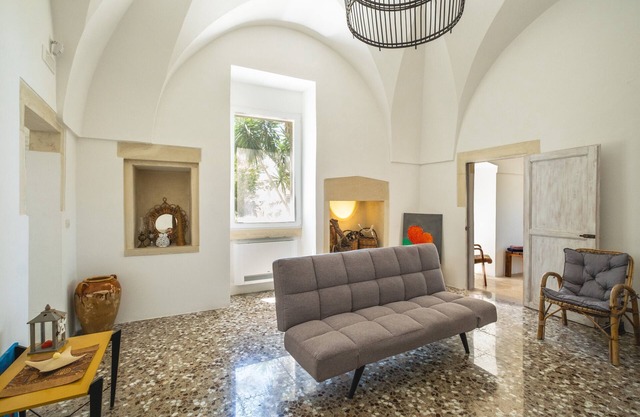 Villa 'Casale Cafazza Country House' with Private Pool, Wi-Fi and Air Conditioning