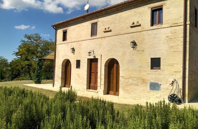 Villa Casale Leporello, sleeps 7, with pool in stunning location
