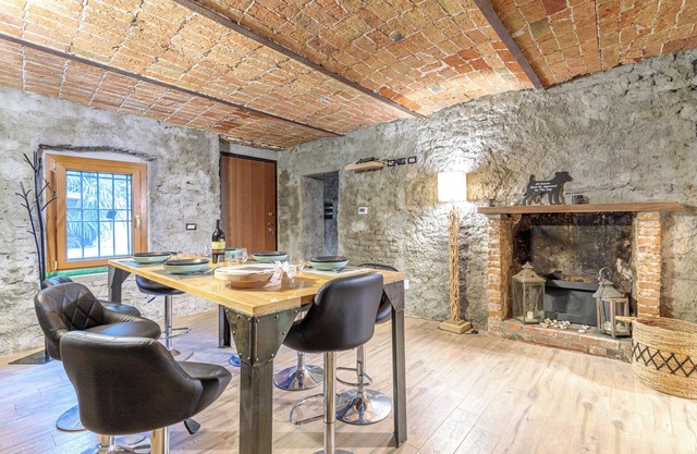 Villa 'Cascina Liebe' with Private Garden, Jacuzzi, Wi-Fi and Air Conditioning