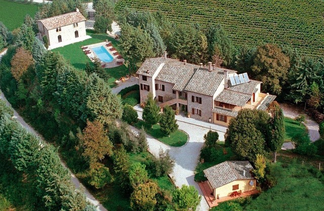 Villa Casolare Perugia, close to Gubbio and Assisi, with panoramic pool 3