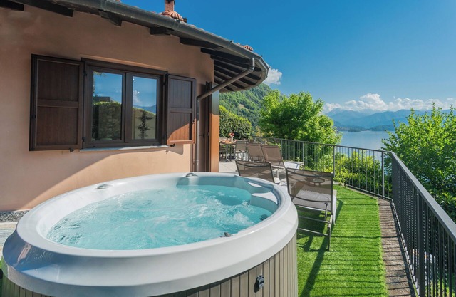 Villa Castello - Four Bedroom Villa, Sleeps 8