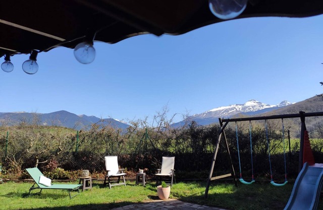 Villa Castiello de Jaca, 4 bedrooms, 8 persons
