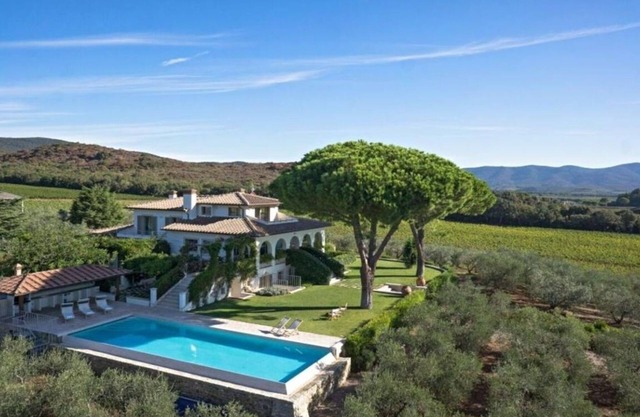 Villa Castiglione beautiful modern villa with private pool, just 5 km from the sandy beaches of .