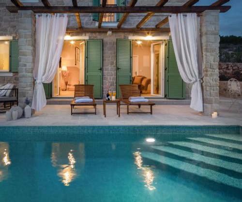 Villa Cavalleria Rusticana with heated pool and vineyard