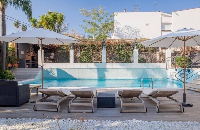 Villa Cela 5 minut. walk from the beach. Barcelona 25min. by car. A/C. Design.