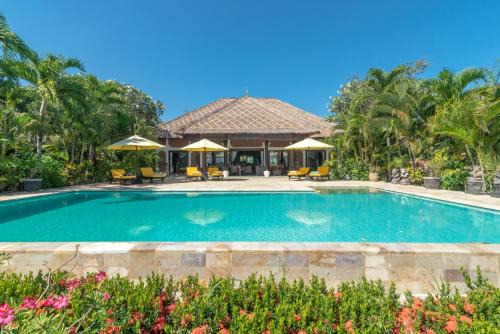 Villa Cerah beachfront