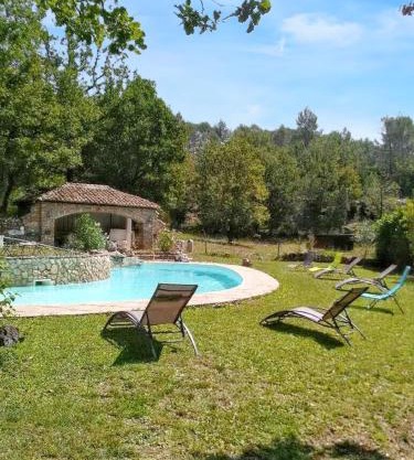 Villa charmante avec piscine privée à Montferrat - 125 m²