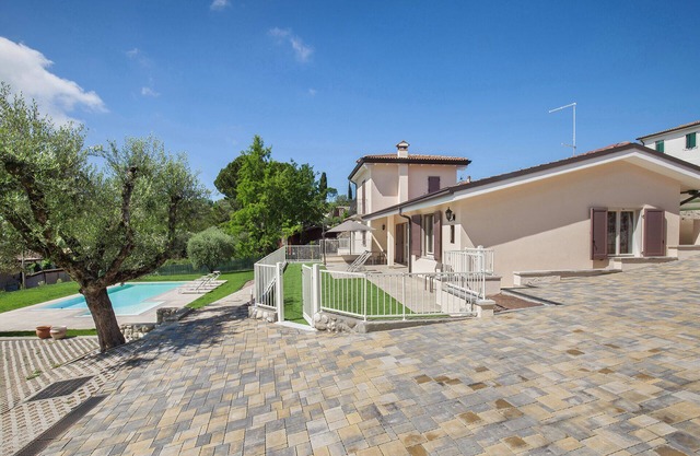 Villa Chiara-With pool APT 1