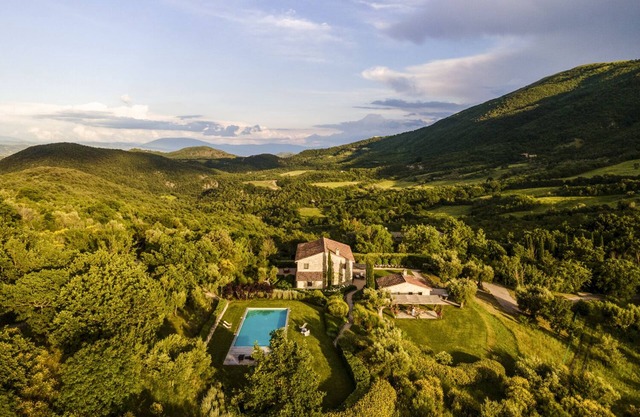 Villa Chimneys - Six Bedroom Resort, Sleeps 12