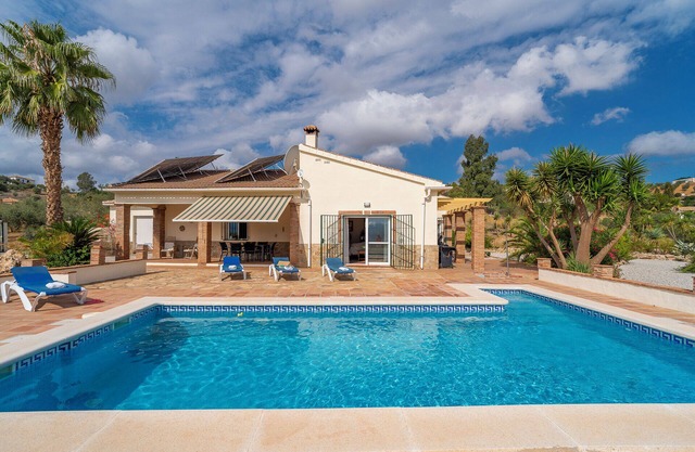 'Villa Chispas' with Lake and Mountain Views, Heated Pool & Wi-Fi