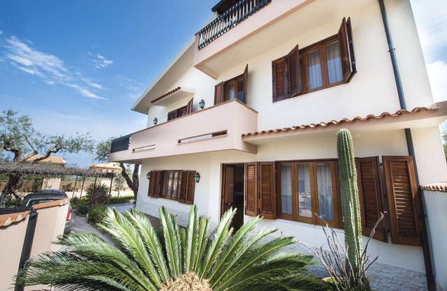 Villa Chorisia. Antique furniture Villa, large rooms and quiet area