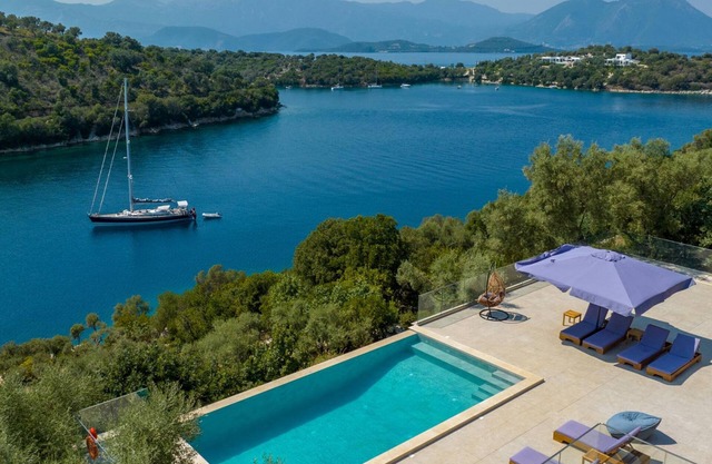 Villa Chriselia - 3 Bedrooms With Sea Access