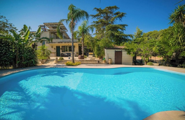 Villa Civico 32 Near The Sea With Pool, Carpignano Salentino, Italy