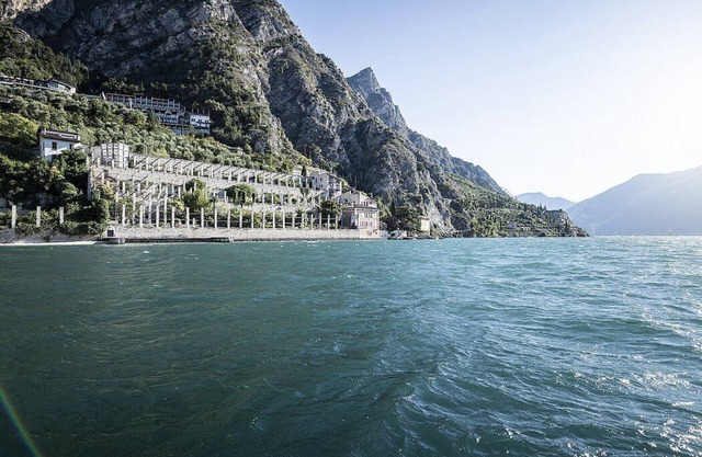 Villa Claraluna B: A bright and sunny apartment located right on the Garda Lake, with Free WI-FI.