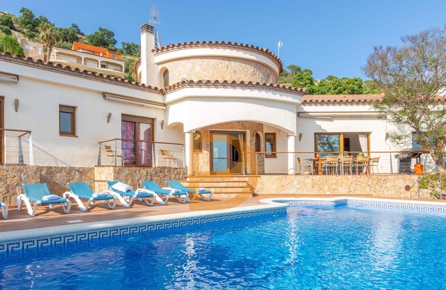 Villa Colina - Swimming Pool and BBQ