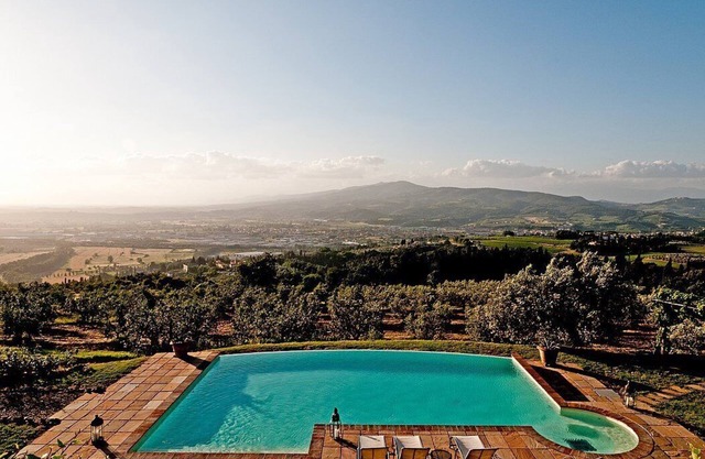 Villa Collarina A: An elegant and welcoming villa situated in a quiet location, surrounded by a wonderful garden, with Free WI-FI.