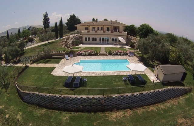 Villa Collebelvedere - Apartament East - Home Restaurant