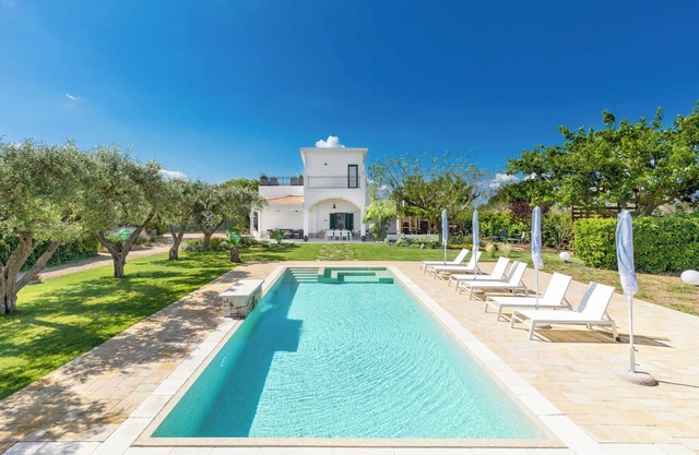 Villa Cometa by BarbarHouse