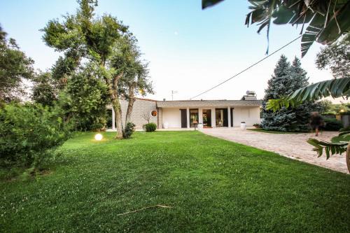 Villa con parco e piscina